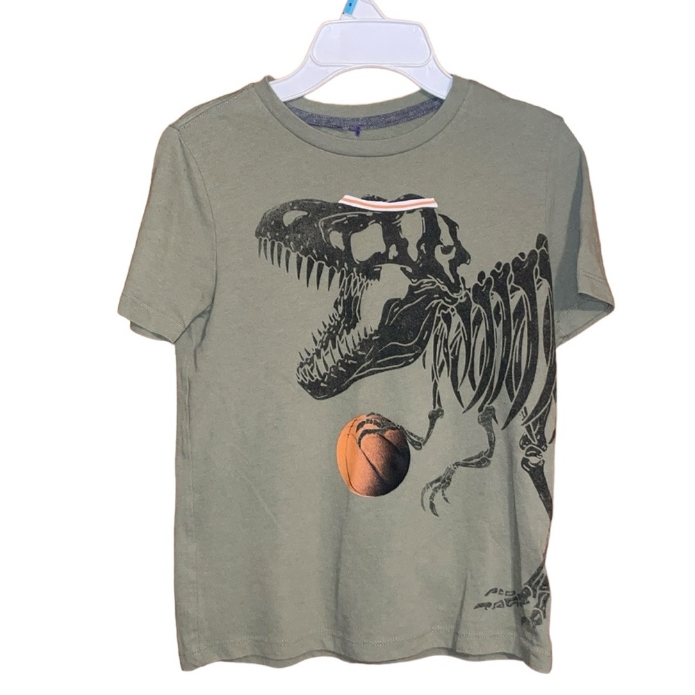 •OLD NAVY•LITTLE BOYS OLIVE GREEN BASKETBALL DINOSAUR T-SHIRT SIZE 8